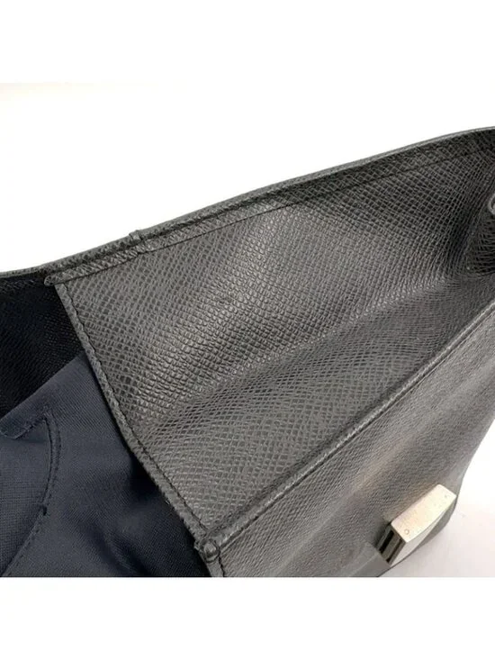 Louis Vuitton Selenga Taiga Ardoise Leather Black Clutch Silver - Picture 10 of 15